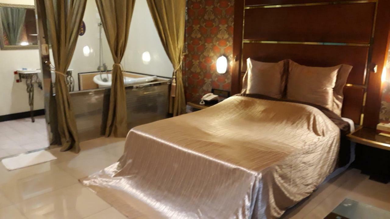 טוצ'נג Sydney Motel מראה חיצוני תמונה