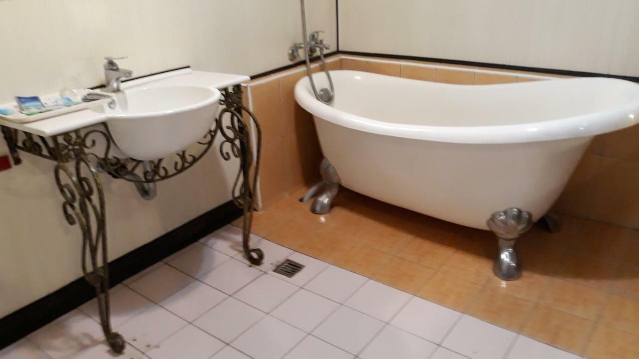 טוצ'נג Sydney Motel מראה חיצוני תמונה